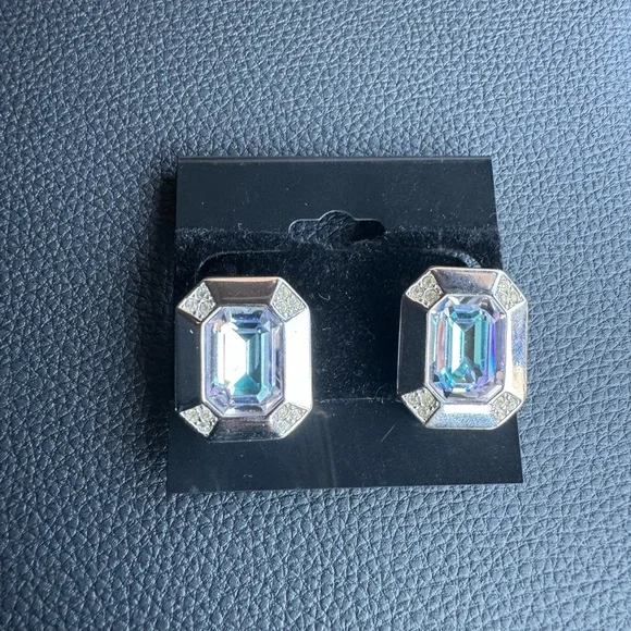 Vintage Christian Dior Aqua Blue crystal clip-on earrings - Picture 2 of 10